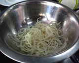 A picture of step 1 of Tom ka gai.