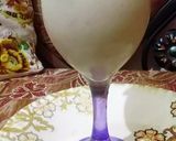 A picture of step 3 of Chikoo Banana Shake.