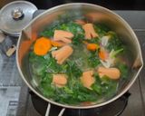 Foto langkah ke 3 dari resep Bayam sosis simple.