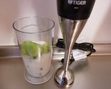 A picture of step 3 of Kiwi Smoothie.
