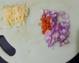 Foto langkah ke 2 dari resep Omelet mie keju.