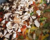 A picture of step 2 of Wors sweet and chilli stir fry.