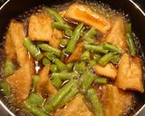 A picture of step 2 of Simmered Atsuage and Green Beans.