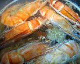 A picture of step 2 of Stewed Glazed Shrimp (with Heads).