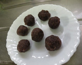 A picture of step 1 of Daifuku-mochi with Sliced Mochi.