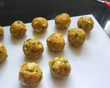 A picture of step 3 of Veggie Maggi Pakoda.