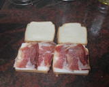 Foto del paso 2 de la receta: Sándwich de jamón serrano, queso de cabra, espinacas y huevo duro