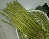 Hình bước làm 1 của món Salad Măng tây Cam vàng