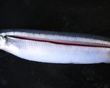 A picture of step 1 of Methods for Pre-Cutting Salt-Grilled Pacific Saury.