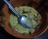 Foto del paso 2 de la receta: Chilaquiles navideños verde de Salsa de aguacate  las Correa