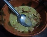 Foto del paso 2 de la receta: Chilaquiles navideños verde de Salsa de aguacate  las Correa