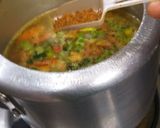 उड़द, मूंग दाल खिचड़ी (Urad moong dal khichdi recipe in hindi) रेसिपी चरण 4 फोटो