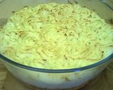 A picture of step 5 of Sausage pie.