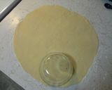A picture of step 5 of Mini chicken pot pies.