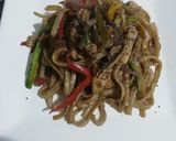 Foto del paso 6 de la receta: Tallarines con salteado de pollo y vegetales oriental
