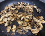 A picture of step 2 of Kuchisabishii wild 'shroom courgetti.