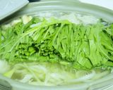 A picture of step 4 of Mizuna Greens, Pork, and Daikon Radish Harihari Hot Pot.