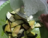 Foto langkah ke 2 dari resep Terong Lada Hitam.