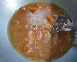 A picture of step 2 of Palm dumplings stuffed with sweetened coconut.