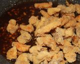 Foto langkah ke 7 dari resep Crispy Korean Chicken Popcorn with Honey Sesame Sauce.