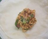 Foto langkah ke 6 dari resep Martabak telur isirendang indomie renyah di luar lembut di dalam.