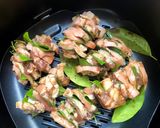 Hình bước làm 3 của món Thịt heo nướng lá chanh