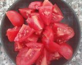 Foto del passaggio 3 della ricetta Pizza con salmone,insalata,ricotta e pomodori