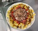 Une image de l'étape 10 de Salade de pommes de terre, tomates et oignon doux à l’ail frais et thon mariné.