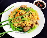 Hình bước làm 3 của món Mì Gói Xào Lòng Gà,Nấm