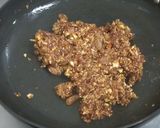 खजूर और ड्राई फ्रूट्स लड्डू (Khajoor aur dry fruits ladoo recipe in hindi) रेसिपी चरण 5 फोटो