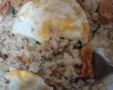 Foto langkah ke 4 dari resep Nasi Goreng Daun Jeruk.