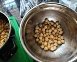 A picture of step 1 of Raw chickpeas salad.