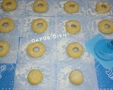 Foto langkah ke 5 dari resep Donat KSB (Killer Soft Bread) 1 kali proffing 🍩.