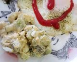 A picture of step 3 of Hard boiled eggs and kiwi dill salad.