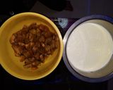 A picture of step 2 of Chikoo milkshake.