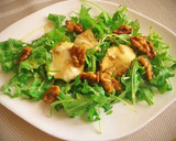 Foto del paso 9 de la receta: Ensalada tibia de rúcula con queso y nueces