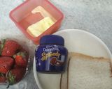 A picture of step 1 of Chocalate straberry sandwich.