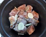 A picture of step 4 of Easy Pork Shoulder Kakuni (Simmered Pork Cubes) with Leeks.