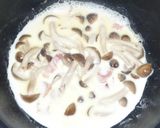 A picture of step 4 of Spinach and Mushroom Cream Pasta.