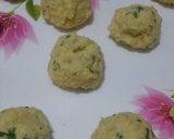 A picture of step 4 of Spicy yoghurt with lentil balls.
