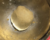 Foto del paso 1 de la receta: Pizza de queso de cabra, cebolla caramelizada y nueces con base casera integral