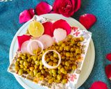 A picture of step 1 of HARA CHANA CHAAT / choliya / Harbhara Chaat.