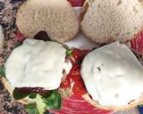 Foto del paso 4 de la receta: Hamburguesa con jamón y huevos fritos