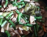 Foto langkah ke 2 dari resep Buncis bakso saus tiram.