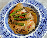 Foto del paso 10 de la receta: Contramuslos de pollo con espárragos