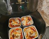 Foto langkah ke 6 dari resep Mini Beef Pizza.