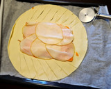 Foto del passaggio 3 della ricetta Sfoglia con zucca,scamorza e speck