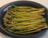 Foto del paso 3 de la receta: Espárragos Verdes al Vapor con Vinagreta Crocante de Frutos Secos