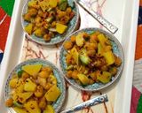 A picture of step 4 of Alu chaat.