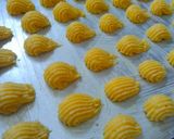 Foto langkah ke 3 dari resep (536) Soes Kering Crunchy isi Coklat.